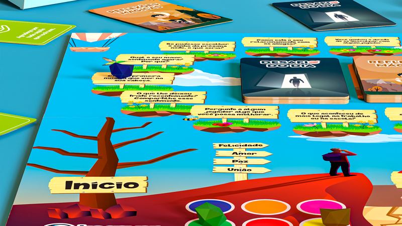 Tabuleiro do jogo Talk Família aberto, com ilhotas de perguntas, cartas Desafio do Dia e Reflexões Mágicas, ampulheta e dado especial sobre a mesa